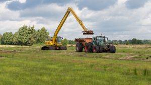 Sphagnum moss harvesting at trial site, Greifswald Mire Centre © Tobias Dahms